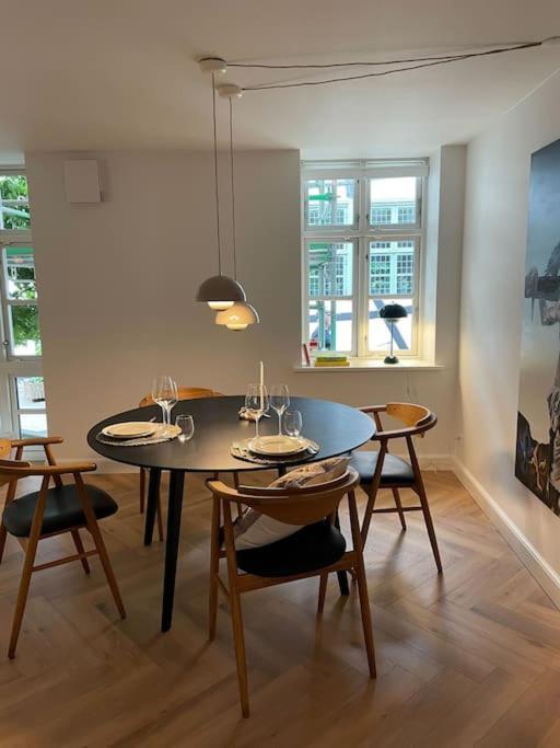 Nyrenoveret Charmerende Lejlighed I Odense C! Apartment Exterior photo