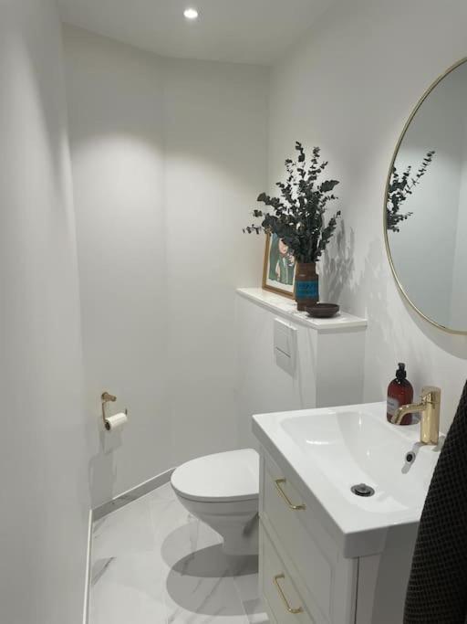 Nyrenoveret Charmerende Lejlighed I Odense C! Apartment Exterior photo