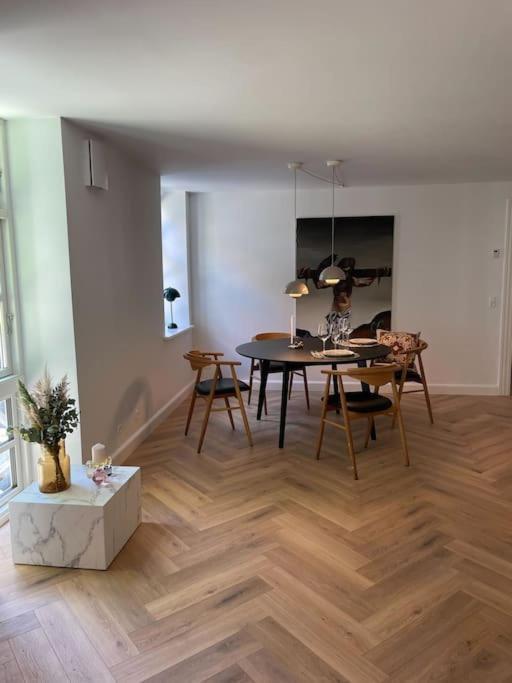 Nyrenoveret Charmerende Lejlighed I Odense C! Apartment Exterior photo